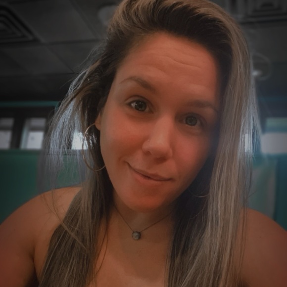 Meet your Posher, Alex 🥰 - Picture 3 of 5